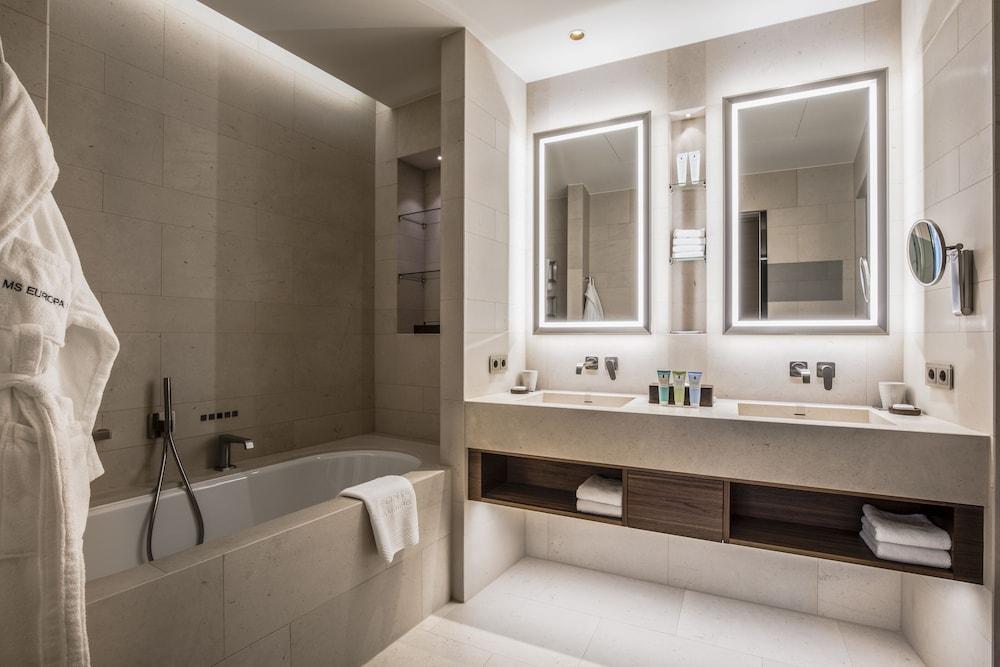 The Fontenay Hamburgo Exterior foto Bathroom