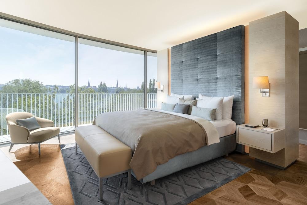 The Fontenay Hamburgo Exterior foto A bedroom at The London West Hollywood