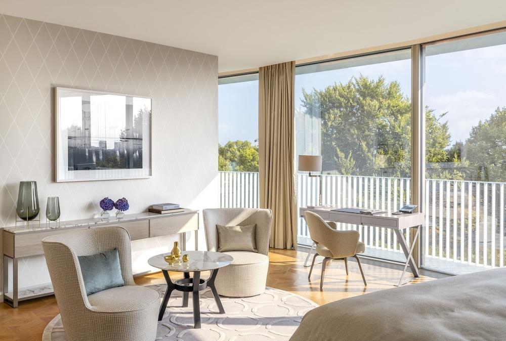 The Fontenay Hamburgo Exterior foto A guest room at the West Hollywood hotel