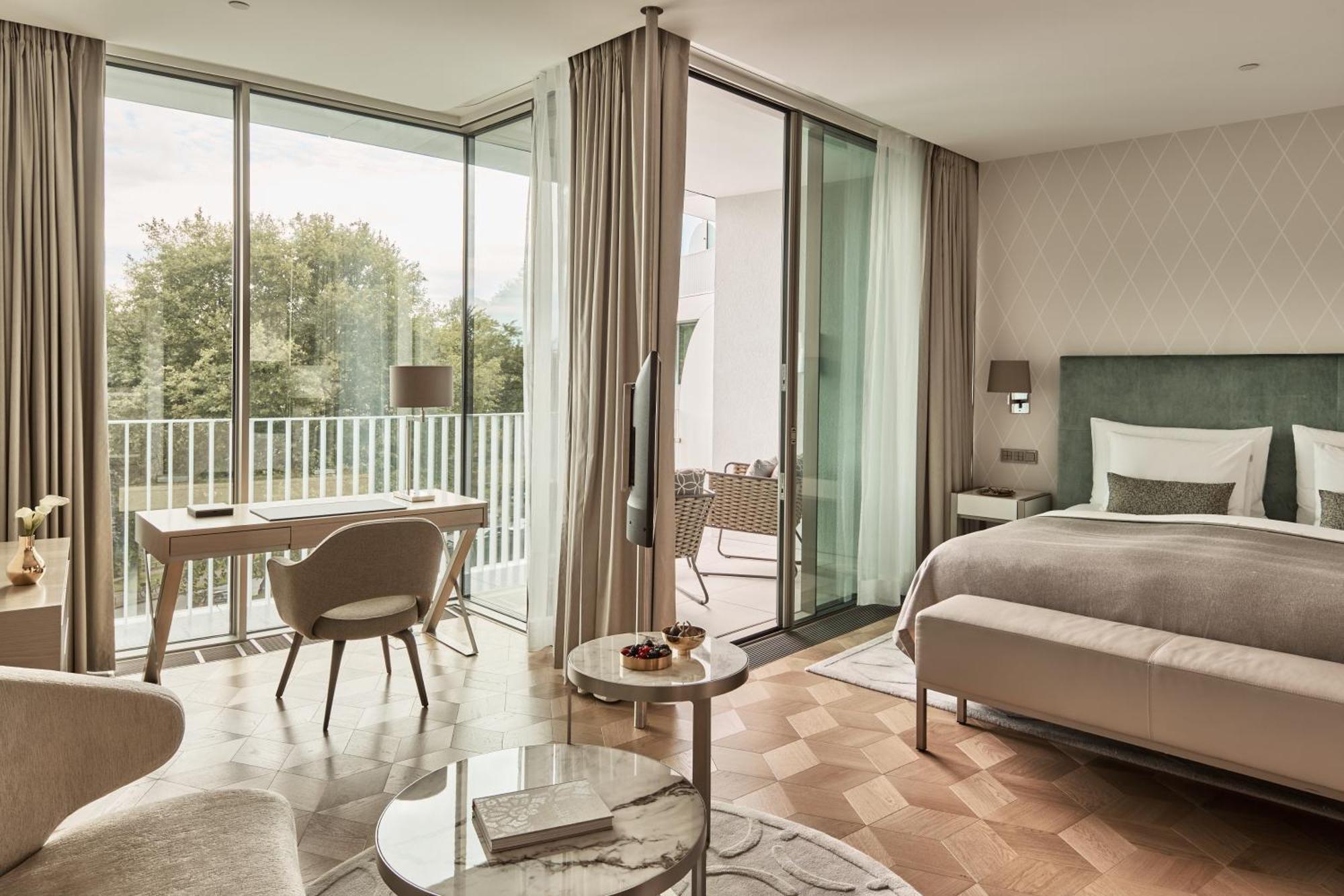 The Fontenay Hamburgo Exterior foto A room at the hotel