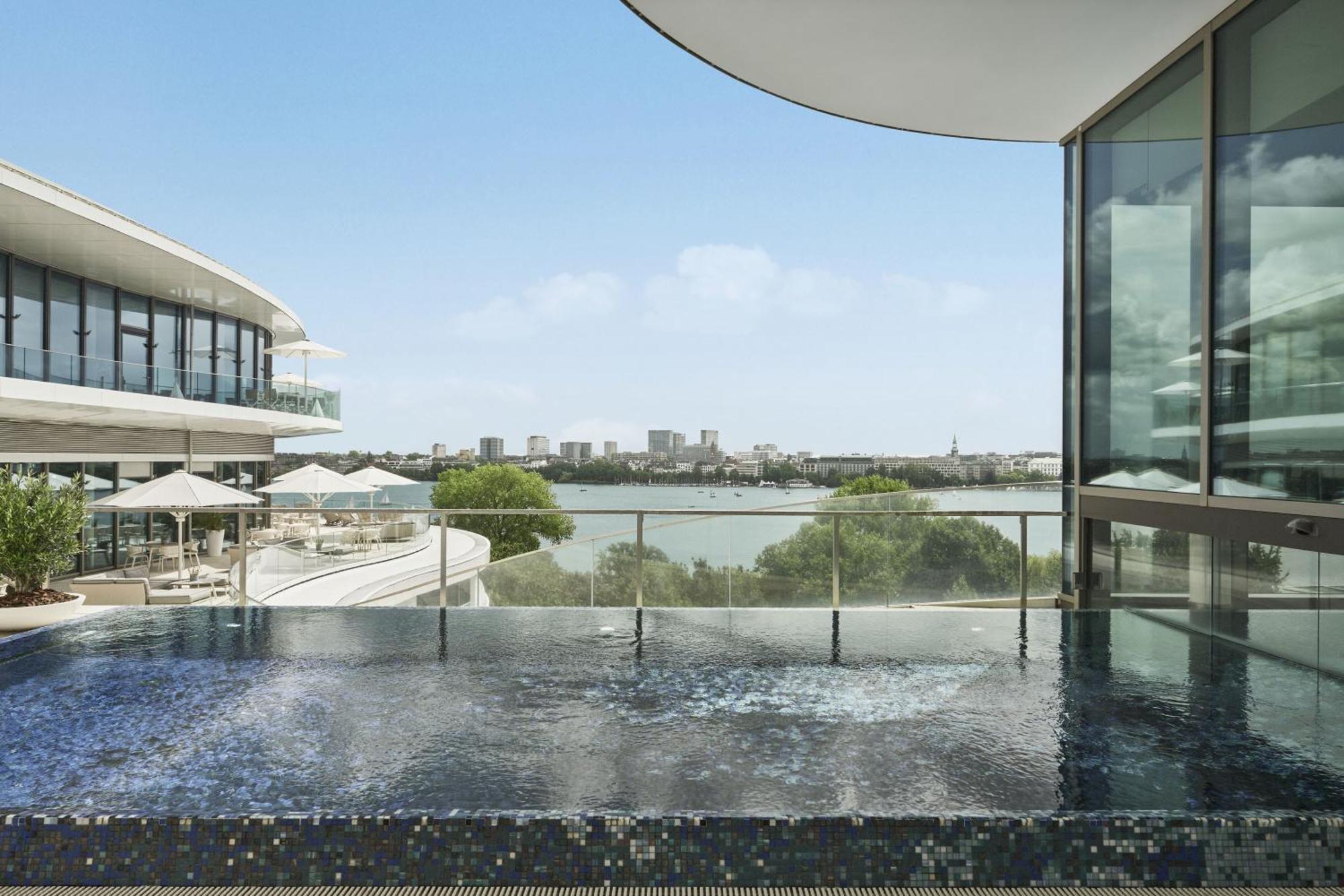 The Fontenay Hamburgo Exterior foto The pool at the W Brisbane