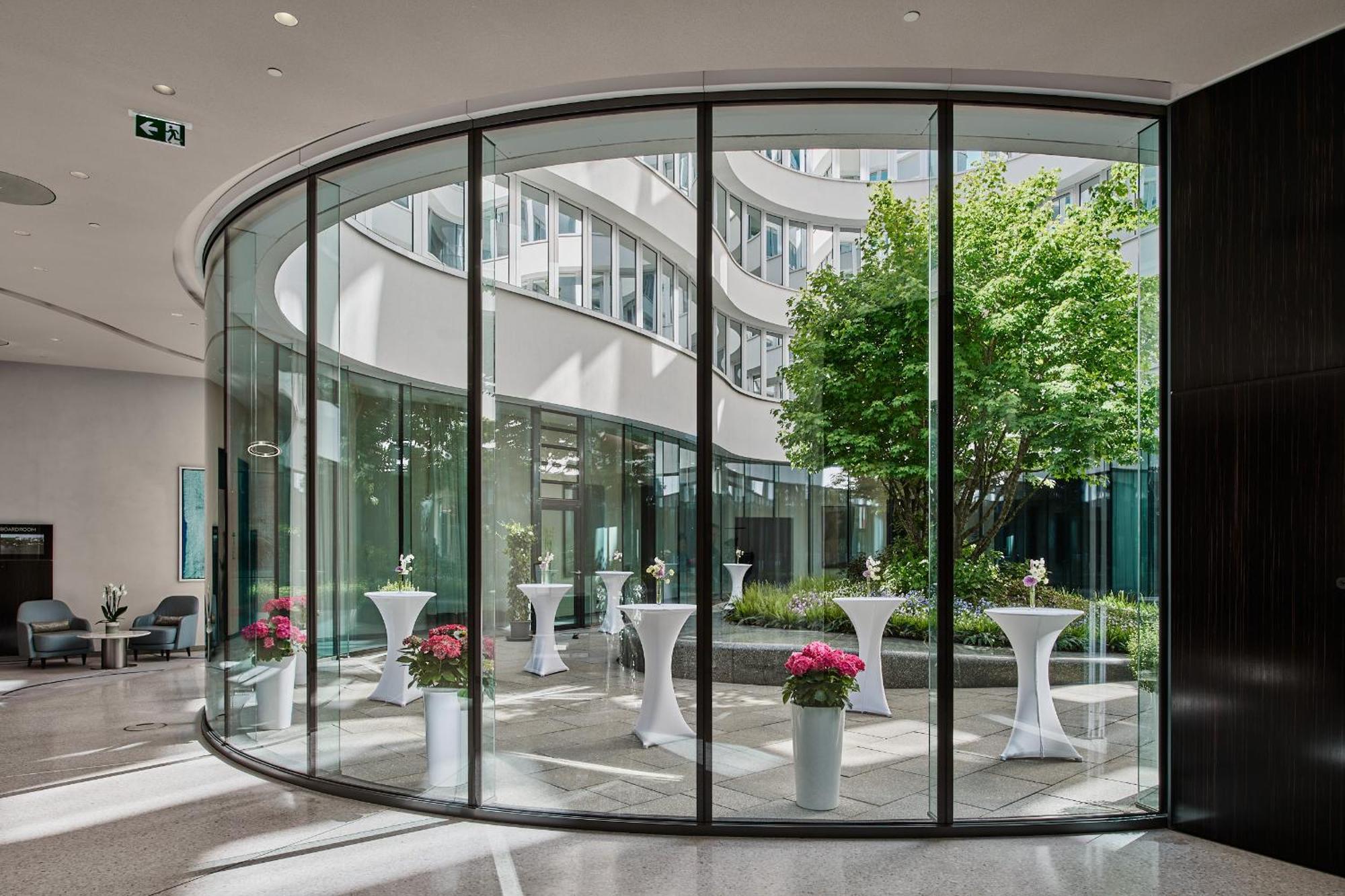The Fontenay Hamburgo Exterior foto The atrium