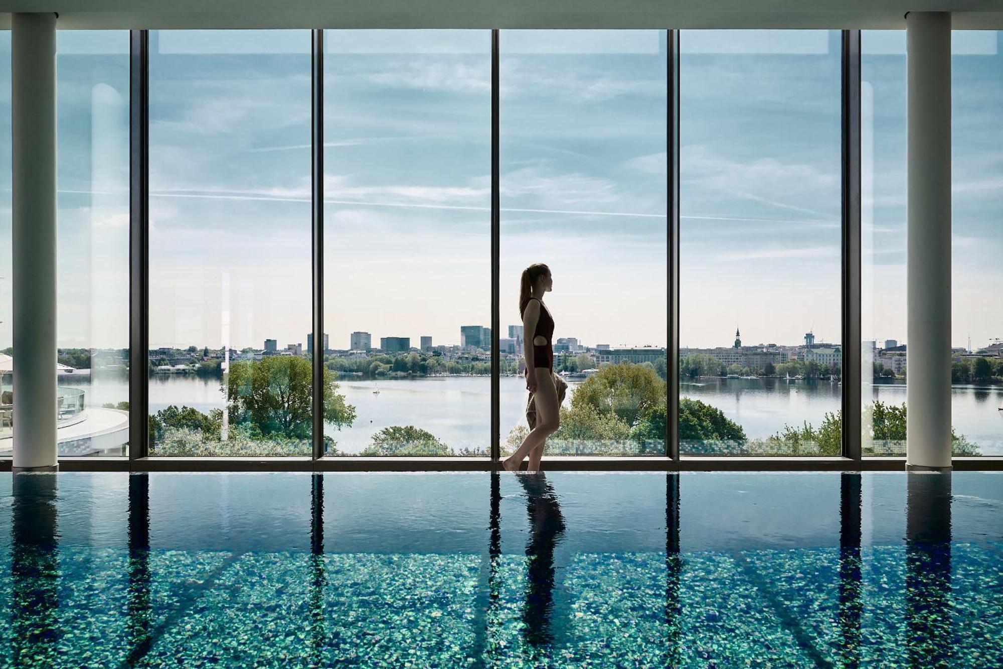The Fontenay Hamburgo Exterior foto The Sky Pool