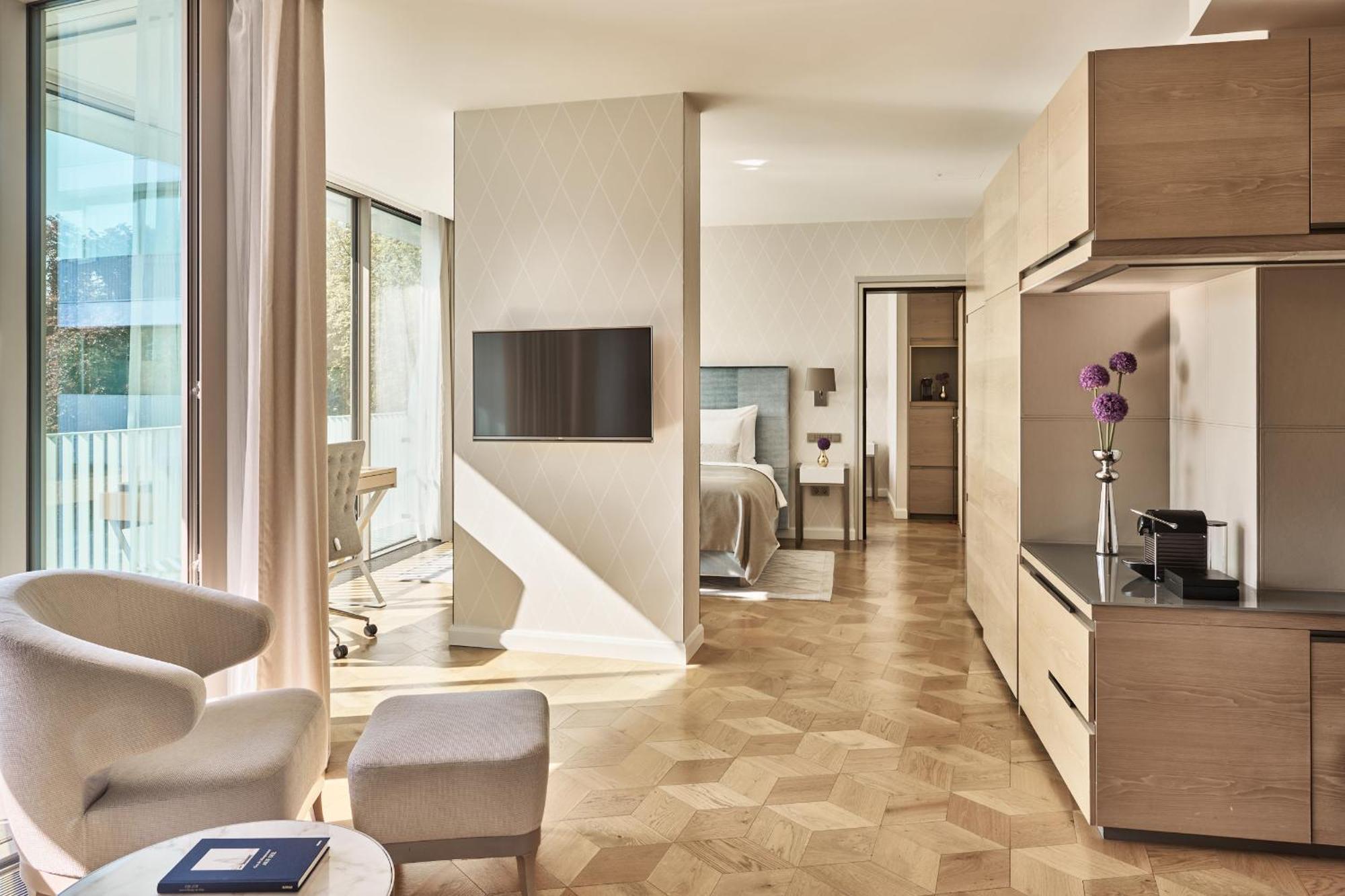 The Fontenay Hamburgo Exterior foto Interior of a suite