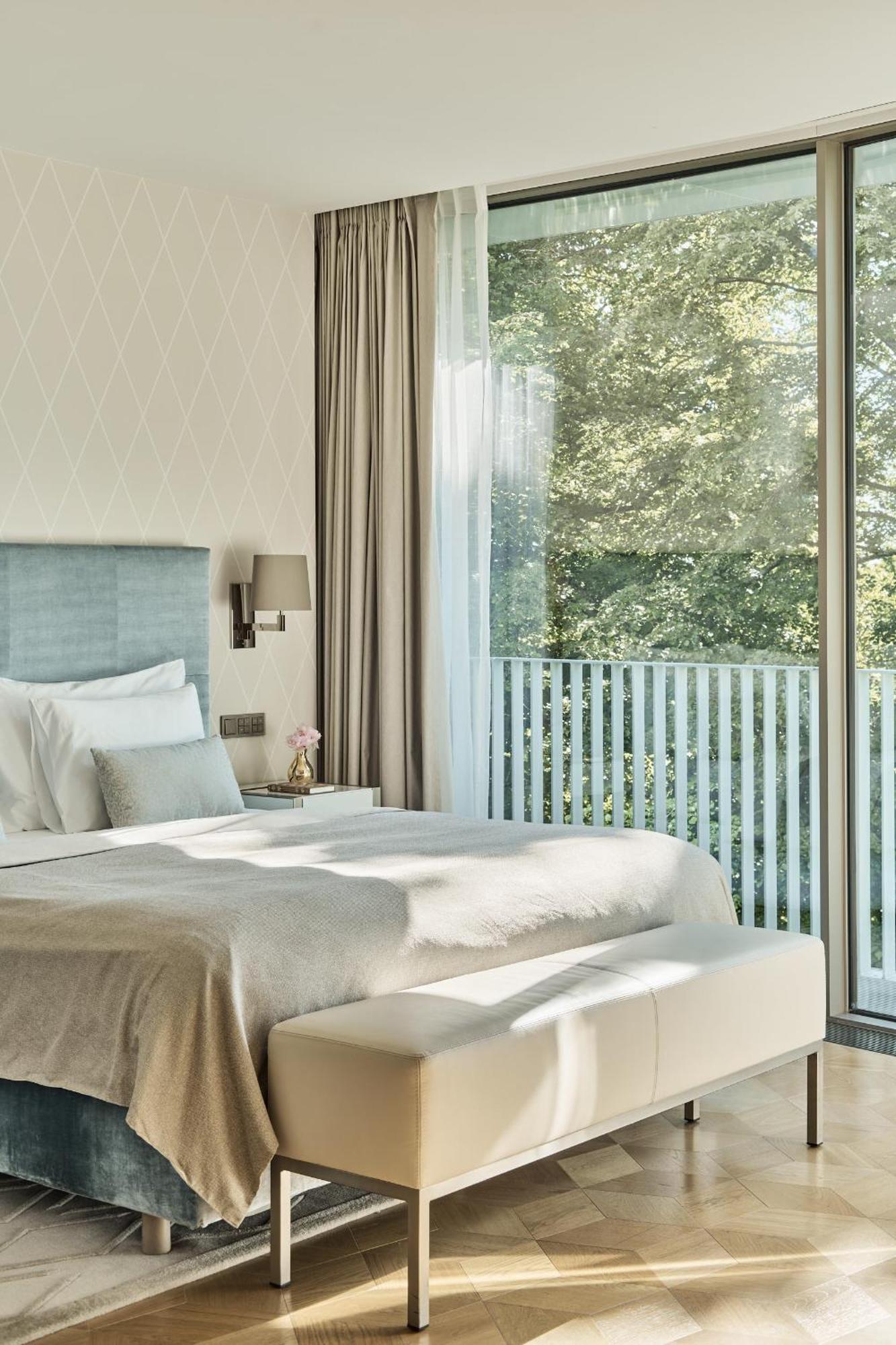 The Fontenay Hamburgo Exterior foto A room at the hotel