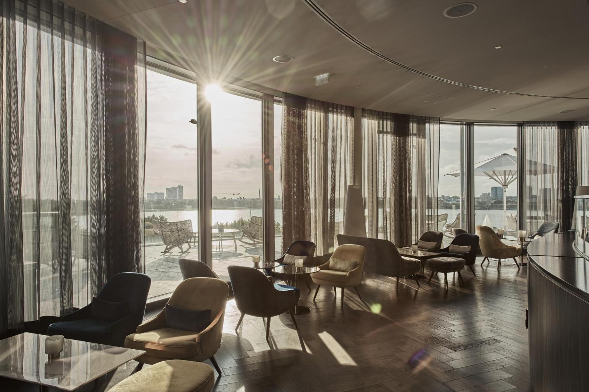 The Fontenay Hamburgo Exterior foto The Sky Bar